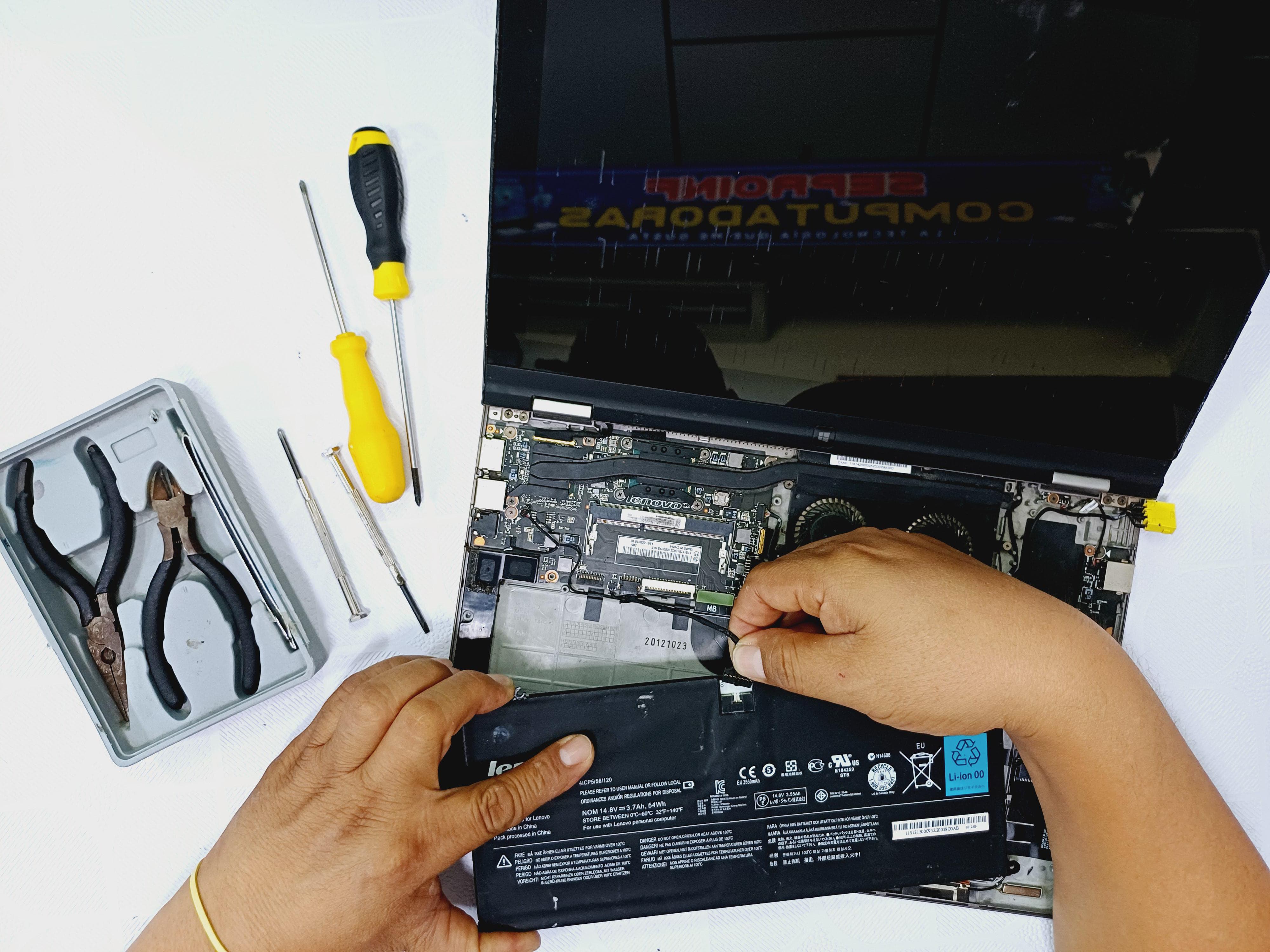 Servicio profesional de reparación de laptops